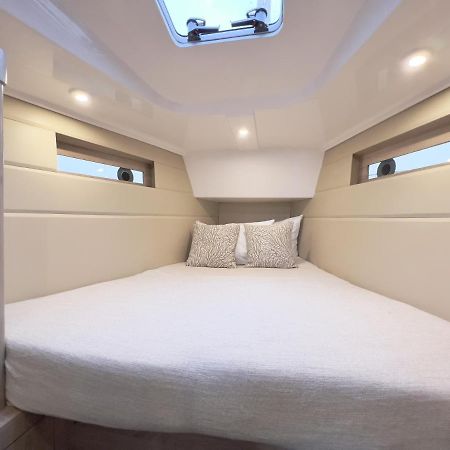 Hotel Hausboot Segelyacht Nui Burgtiefe auf Fehmarn Esterno foto