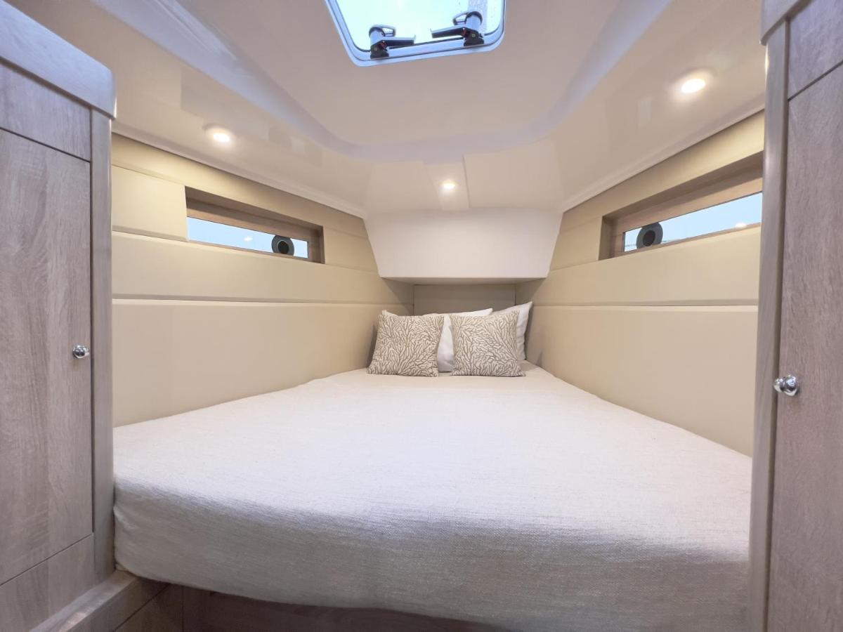 Hotel Hausboot Segelyacht Nui Burgtiefe auf Fehmarn Esterno foto