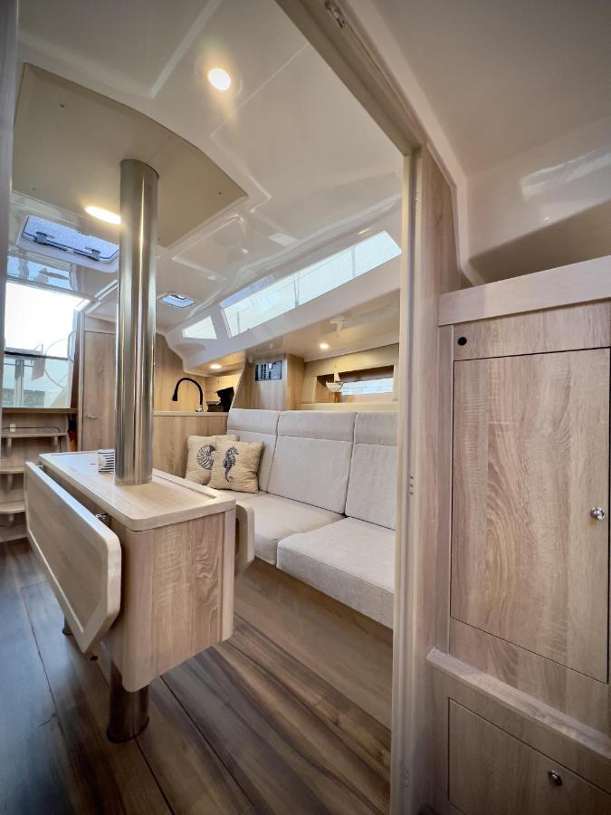Hotel Hausboot Segelyacht Nui Burgtiefe auf Fehmarn Esterno foto
