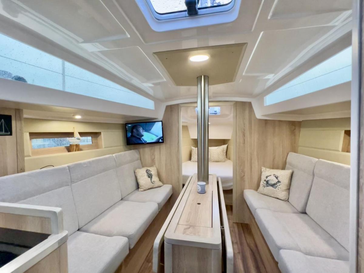 Hotel Hausboot Segelyacht Nui Burgtiefe auf Fehmarn Esterno foto