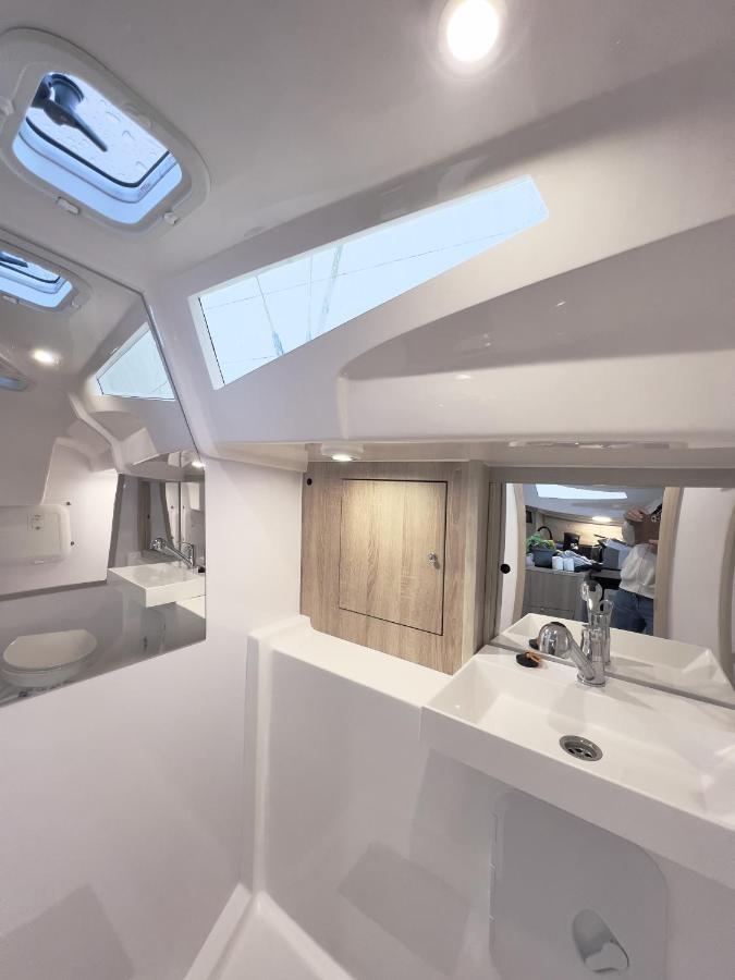Hotel Hausboot Segelyacht Nui Burgtiefe auf Fehmarn Esterno foto