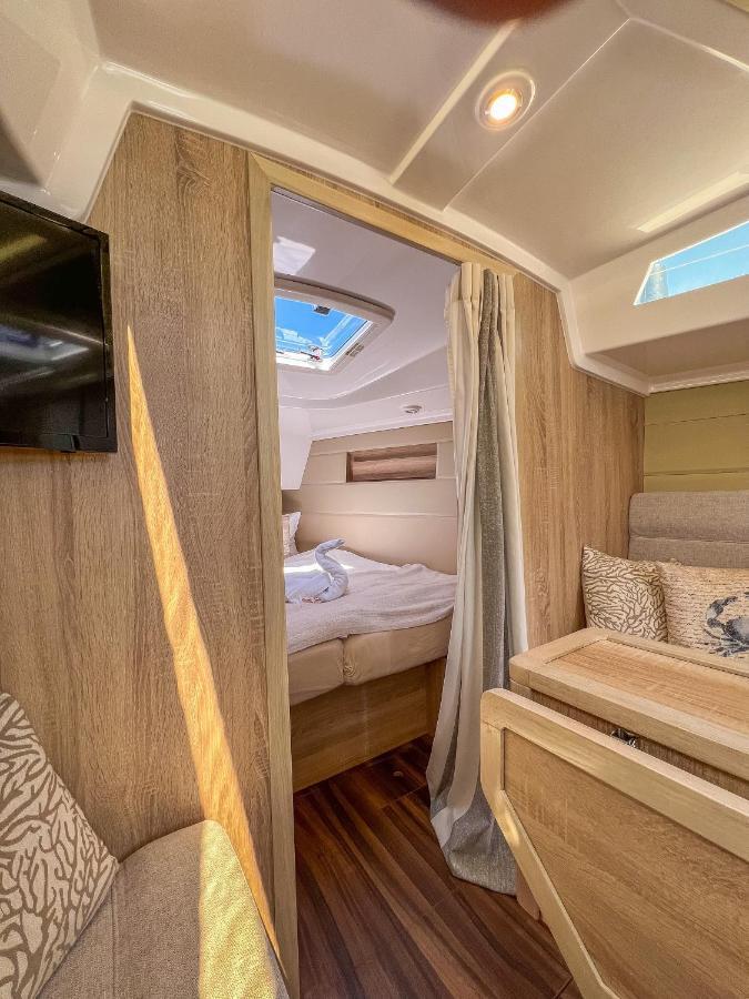 Hotel Hausboot Segelyacht Nui Burgtiefe auf Fehmarn Esterno foto